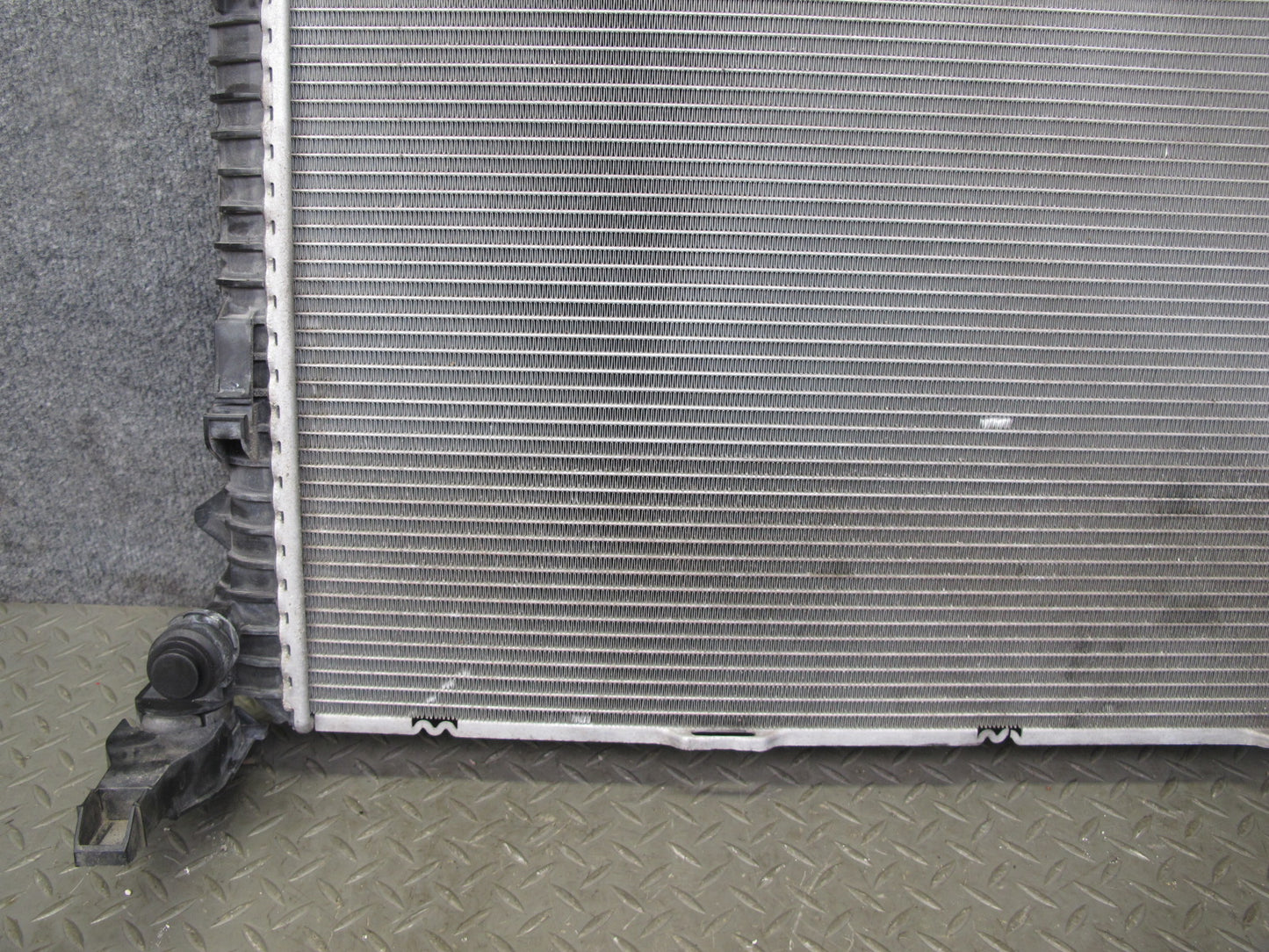 2015-2021 Porsche Macan S 3.0L Engine Cooling Radiator 8K0121251AA