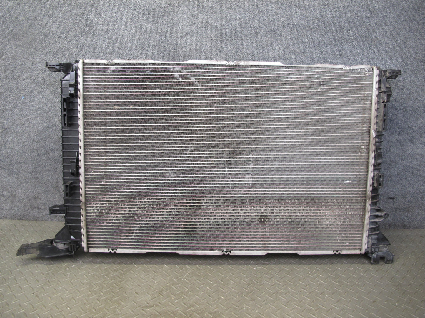2015-2021 Porsche Macan S 3.0L Engine Cooling Radiator 8K0121251AA