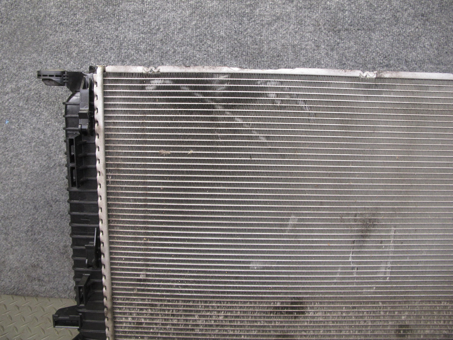 2015-2021 Porsche Macan S 3.0L Engine Cooling Radiator 8K0121251AA