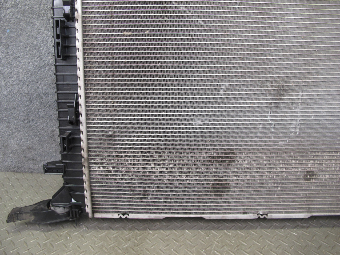 2015-2021 Porsche Macan S 3.0L Engine Cooling Radiator 8K0121251AA