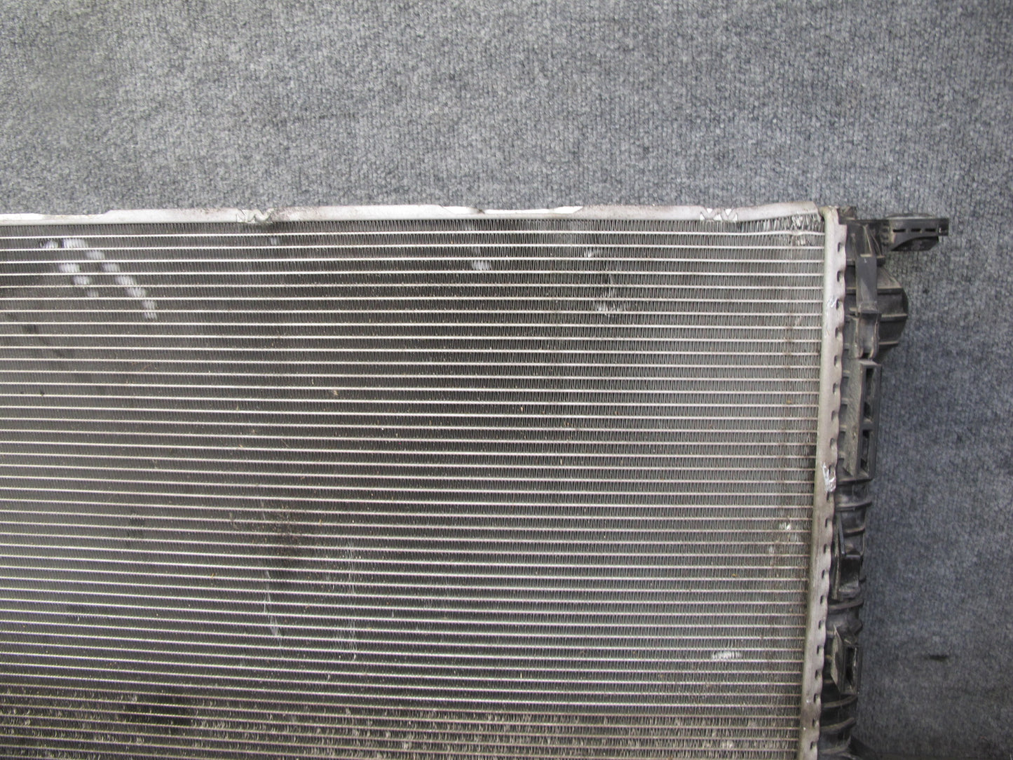 2015-2021 Porsche Macan S 3.0L Engine Cooling Radiator 8K0121251AA