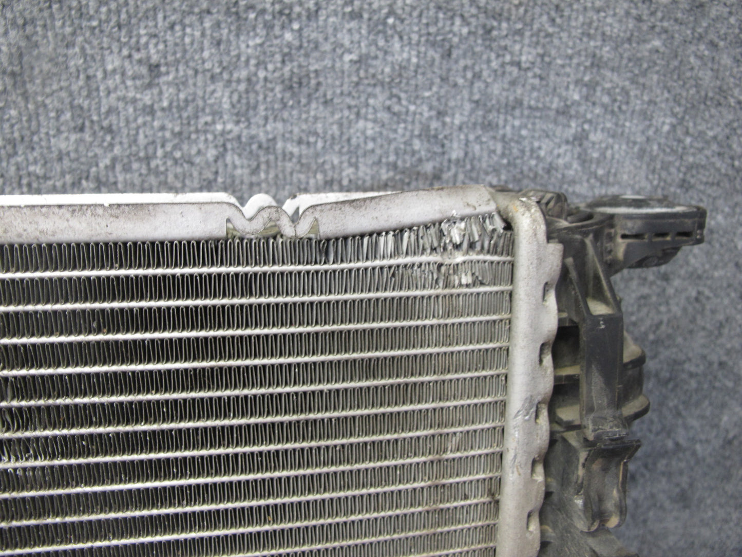 2015-2021 Porsche Macan S 3.0L Engine Cooling Radiator 8K0121251AA