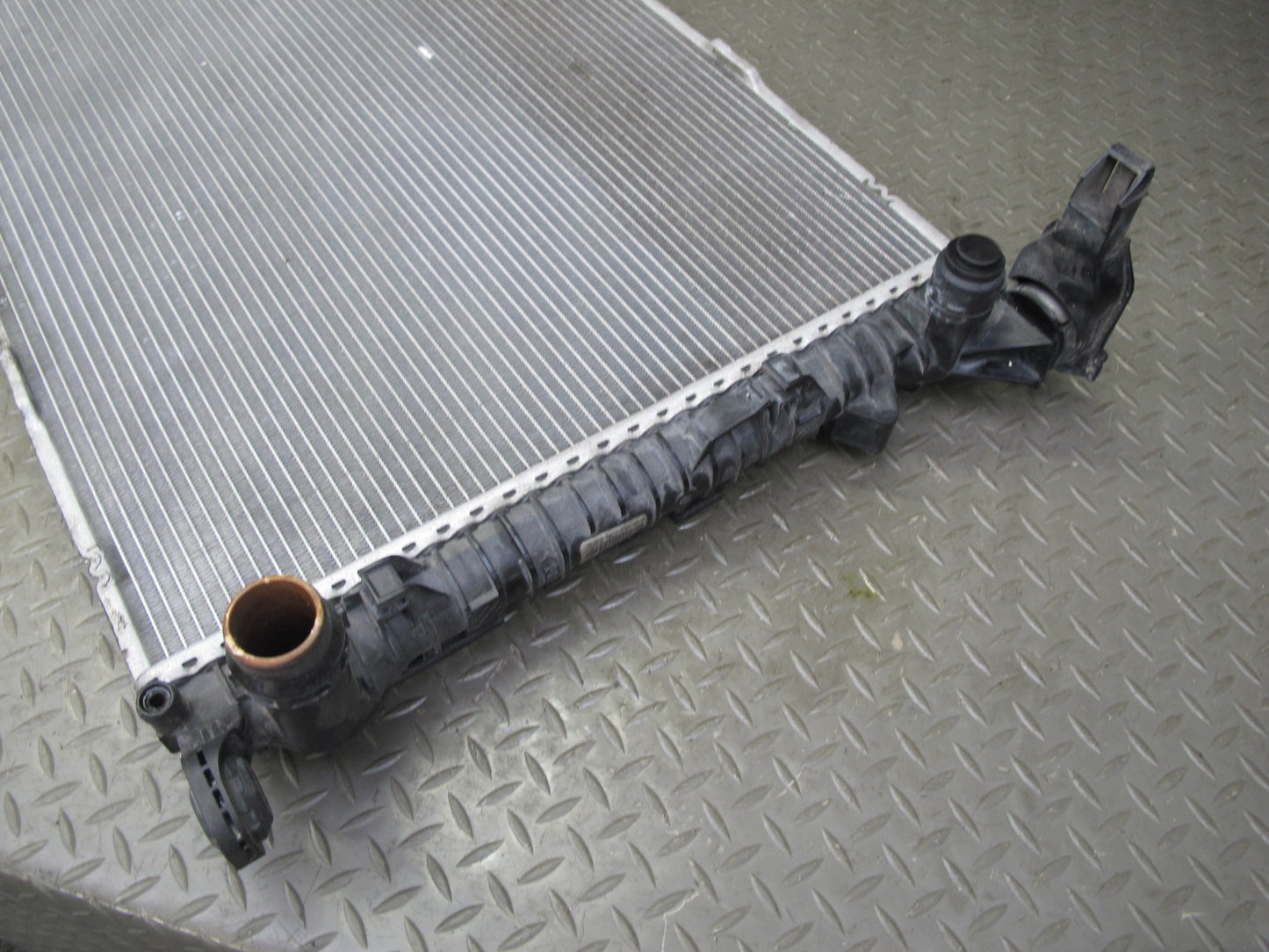 2015-2021 Porsche Macan S 3.0L Engine Cooling Radiator 8K0121251AA
