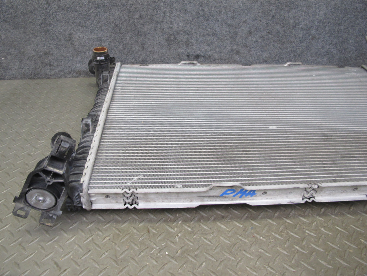 2015-2021 Porsche Macan S 3.0L Engine Cooling Radiator 8K0121251AA