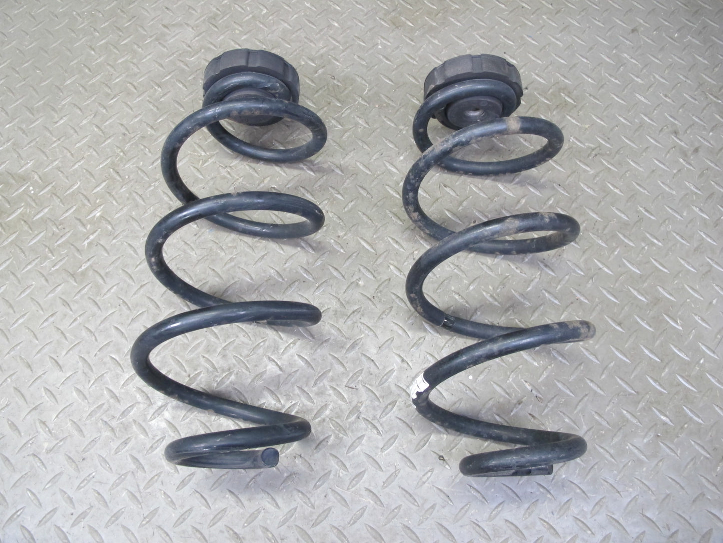 2015-2018 Porsche Macan Rear Left & Right Coil Spring Set of 2 95B511115A
