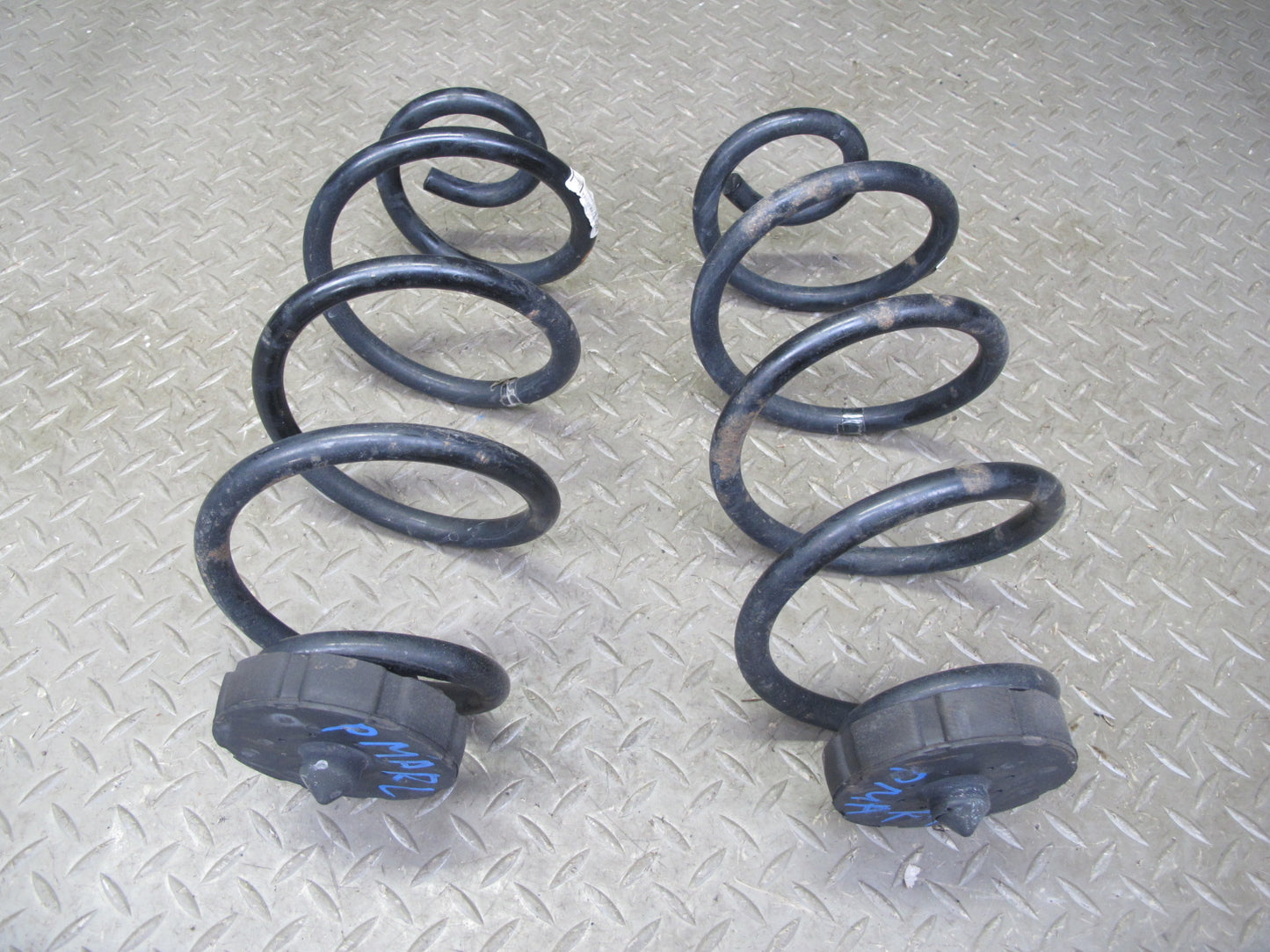 2015-2018 Porsche Macan Rear Left & Right Coil Spring Set of 2 95B511115A