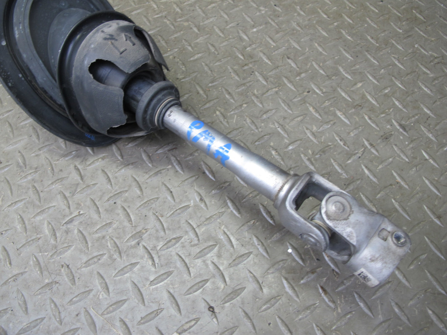 2015-2018 Porsche Macan Steering Column Intermediate U Joint Shaft 95B419753