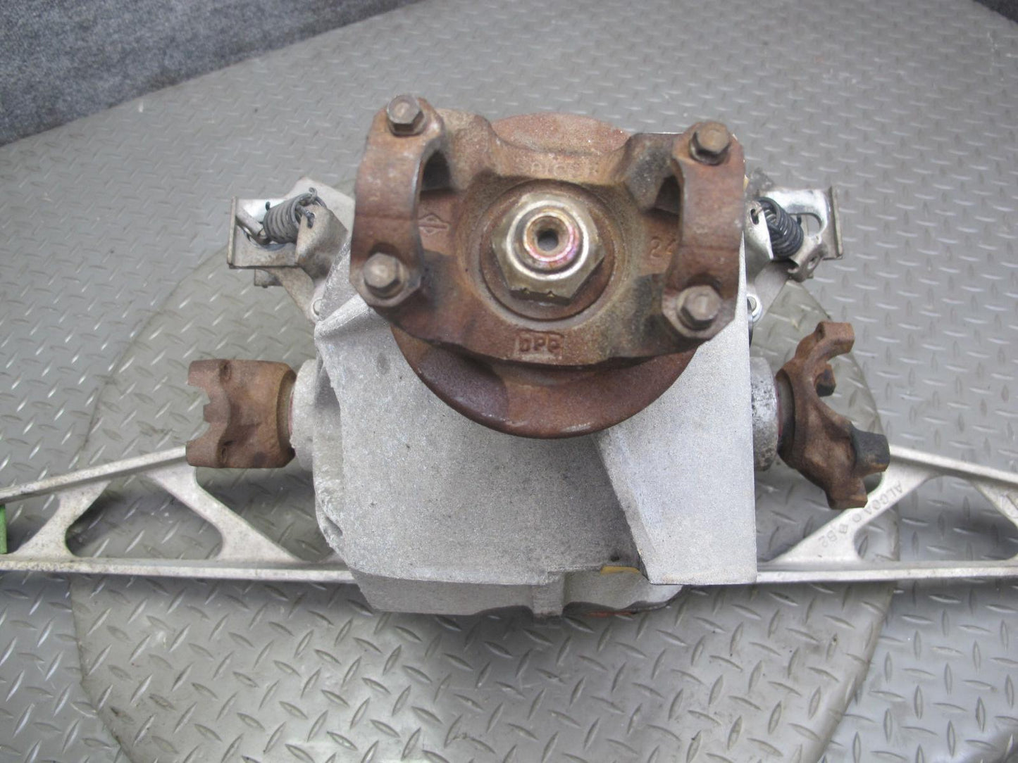 88-96 Chevrolet Corvette C4 A/T Dana 36 Rear Differential Carrier 2.59 Ratio OEM