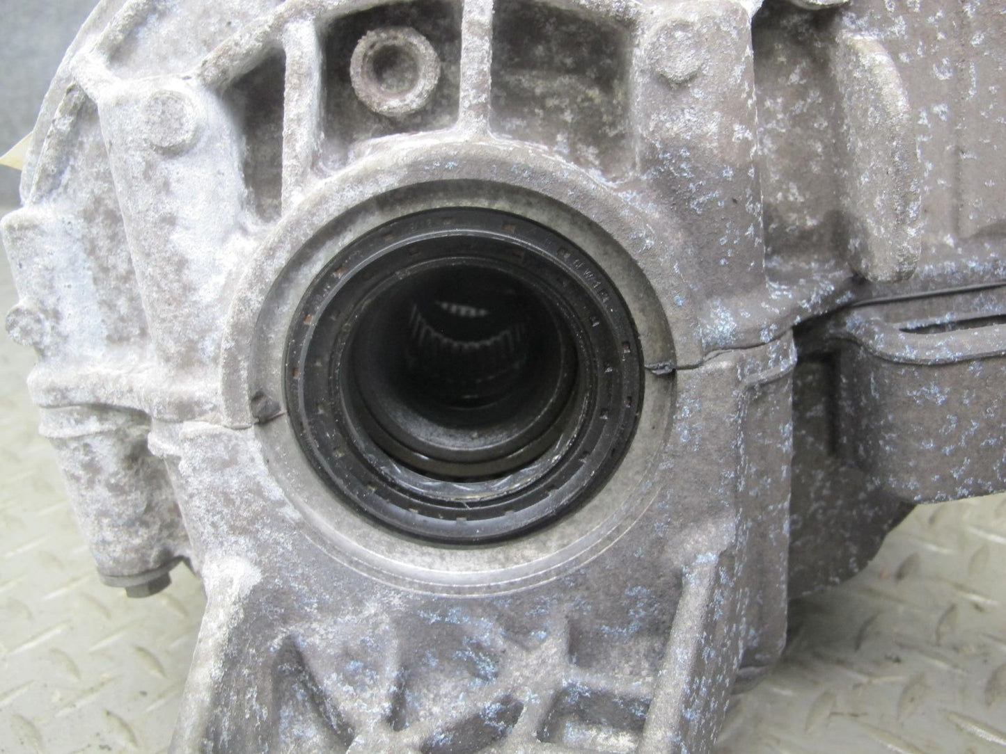 2015-2018 Porsche Macan S 3.0 AWD Rear Axle Differential Carrier 95B525015F 126k