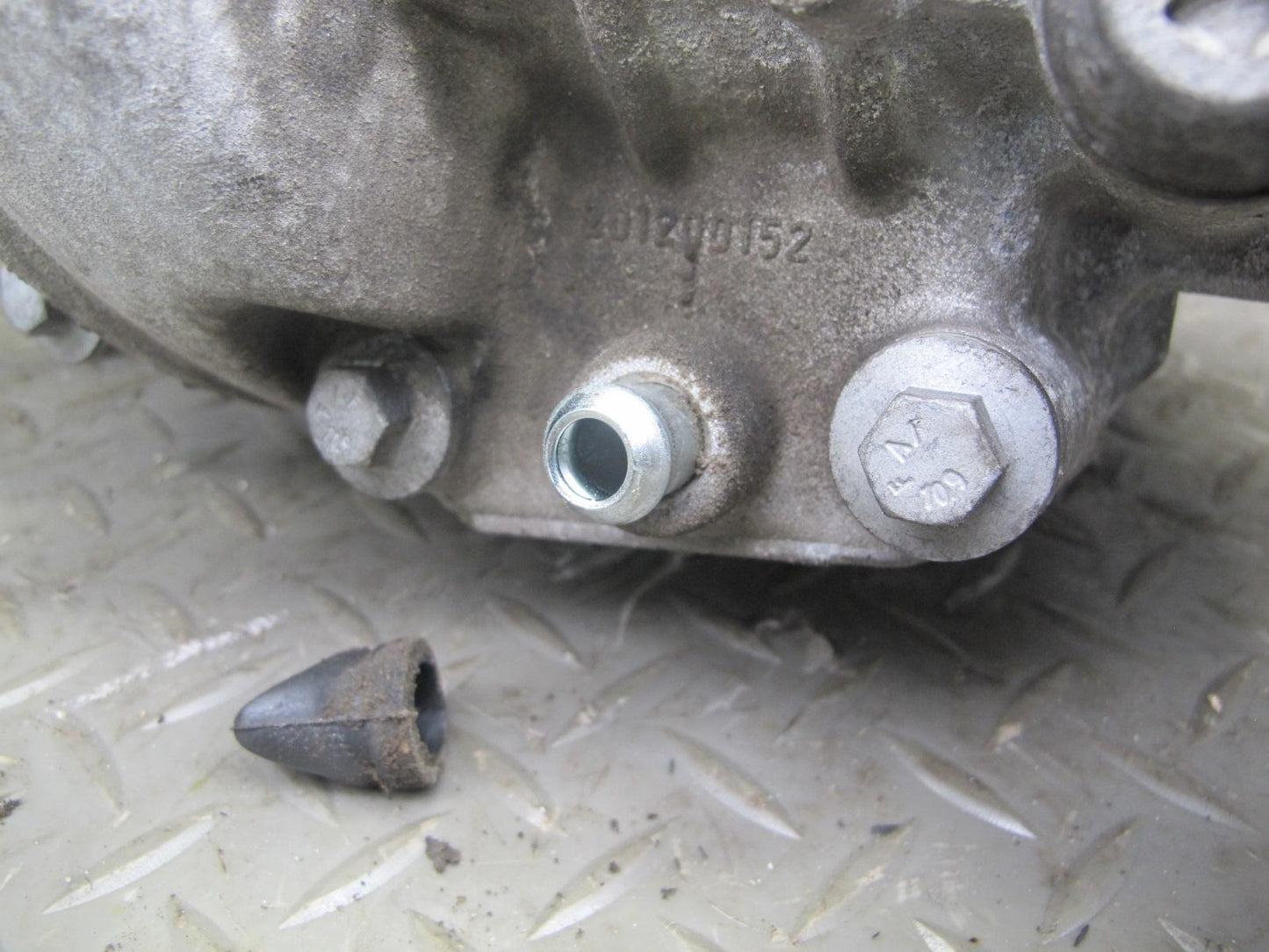 2015-2018 Porsche Macan S 3.0 AWD Rear Axle Differential Carrier 95B525015F 126k