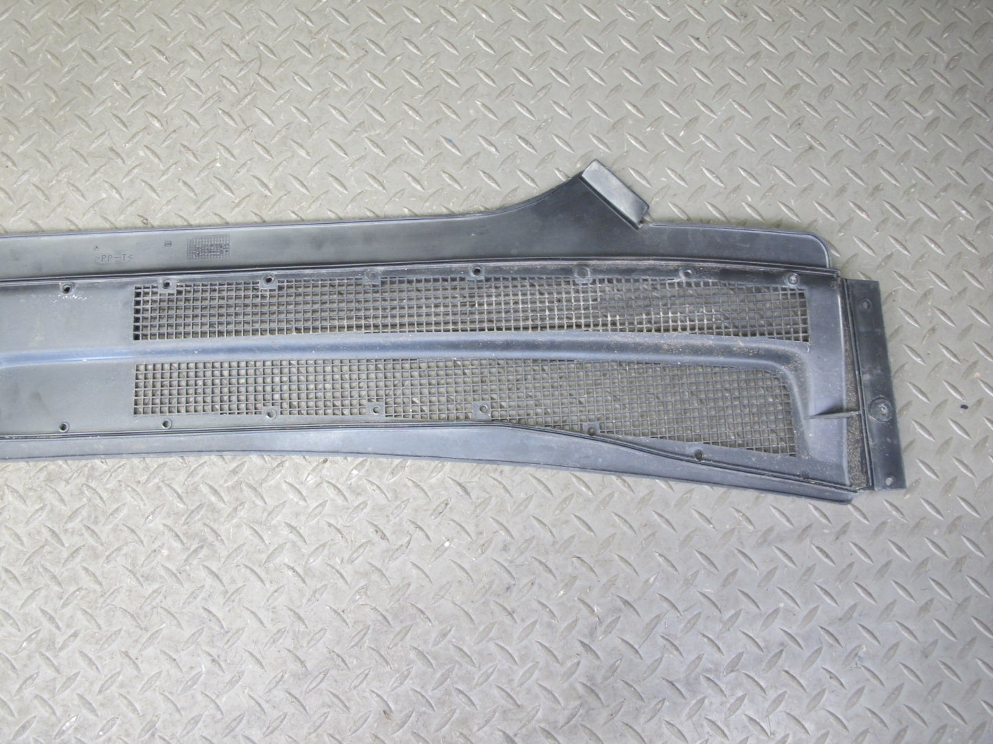 96-99 Mercedes W140 C140 Cl-class Coupe Set of 2 Front Wiper Cowl Trim Panel OEM