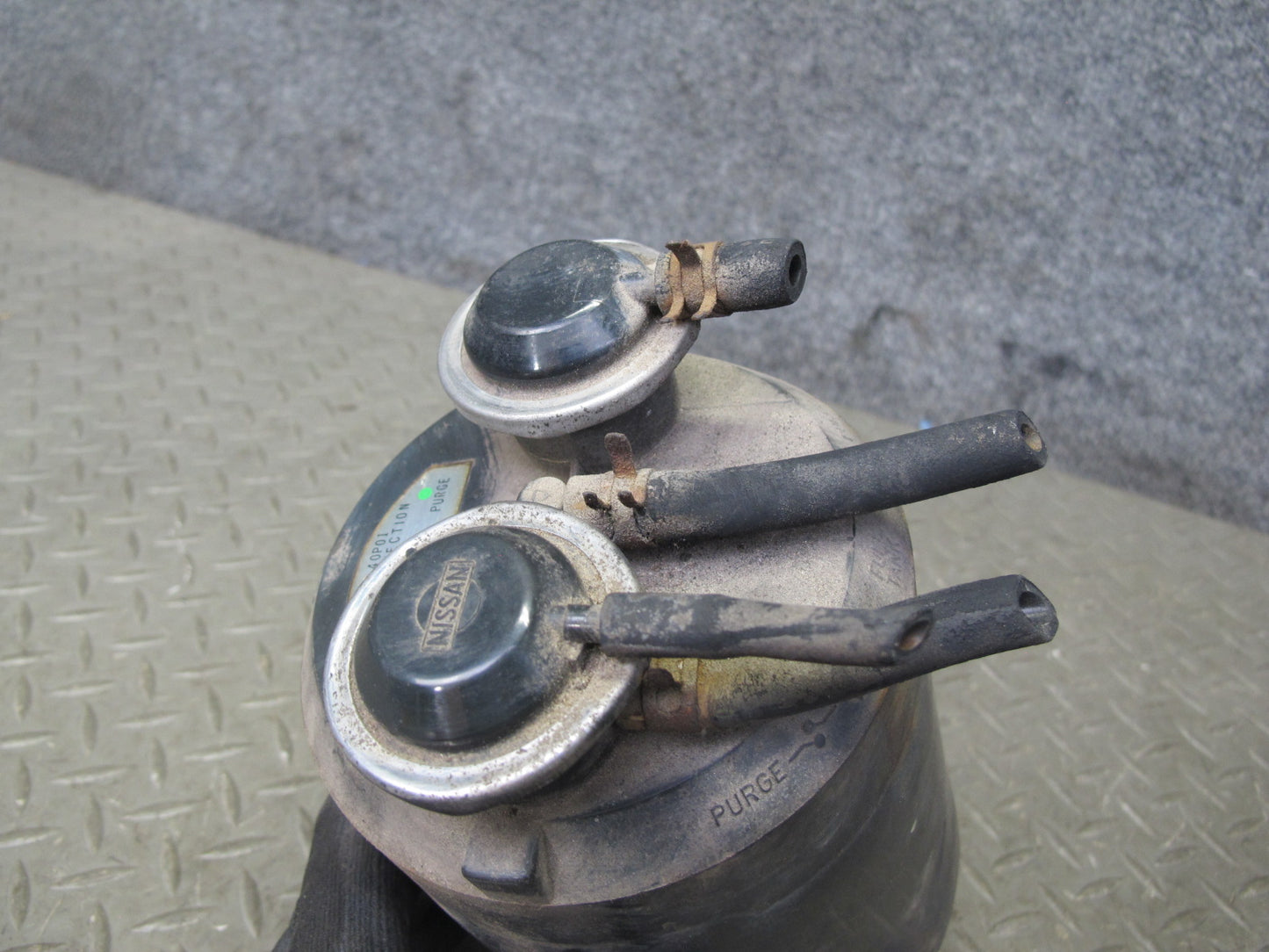 90-95 Nissan Z32 300ZX Turbo Fuel Evap Vapor Charcoal Canister 14950-40P01 OEM