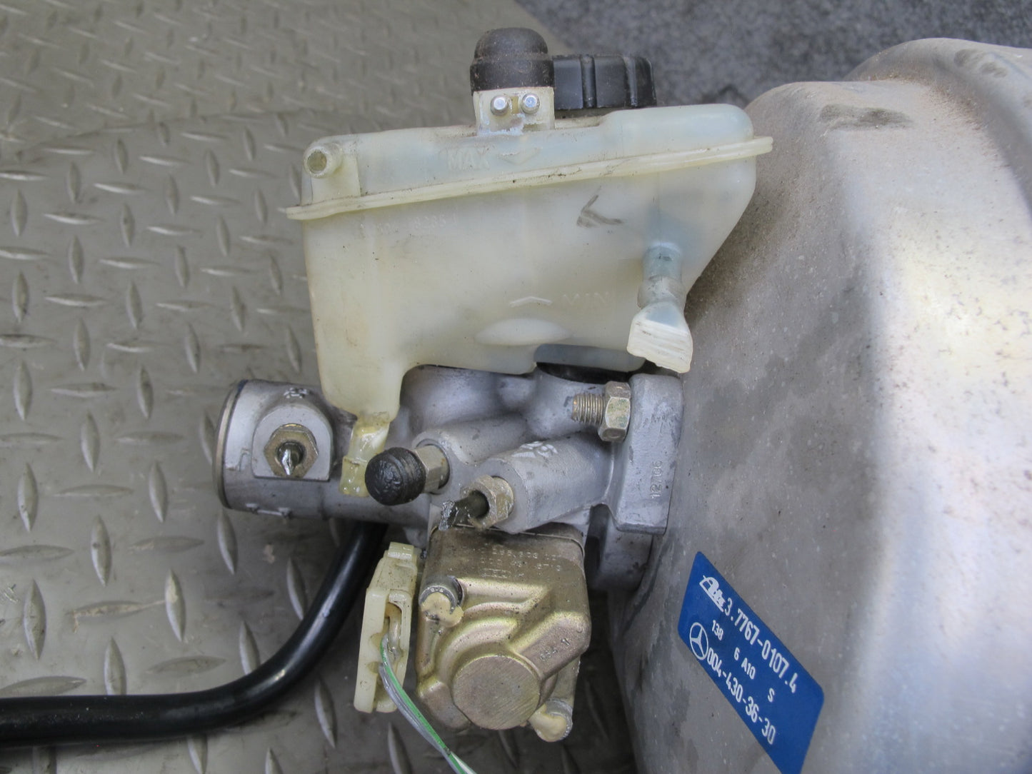 96-99 Mercedes W140 C140 CL Coupe Brake Master Cylinder Booster Reservoir OEM