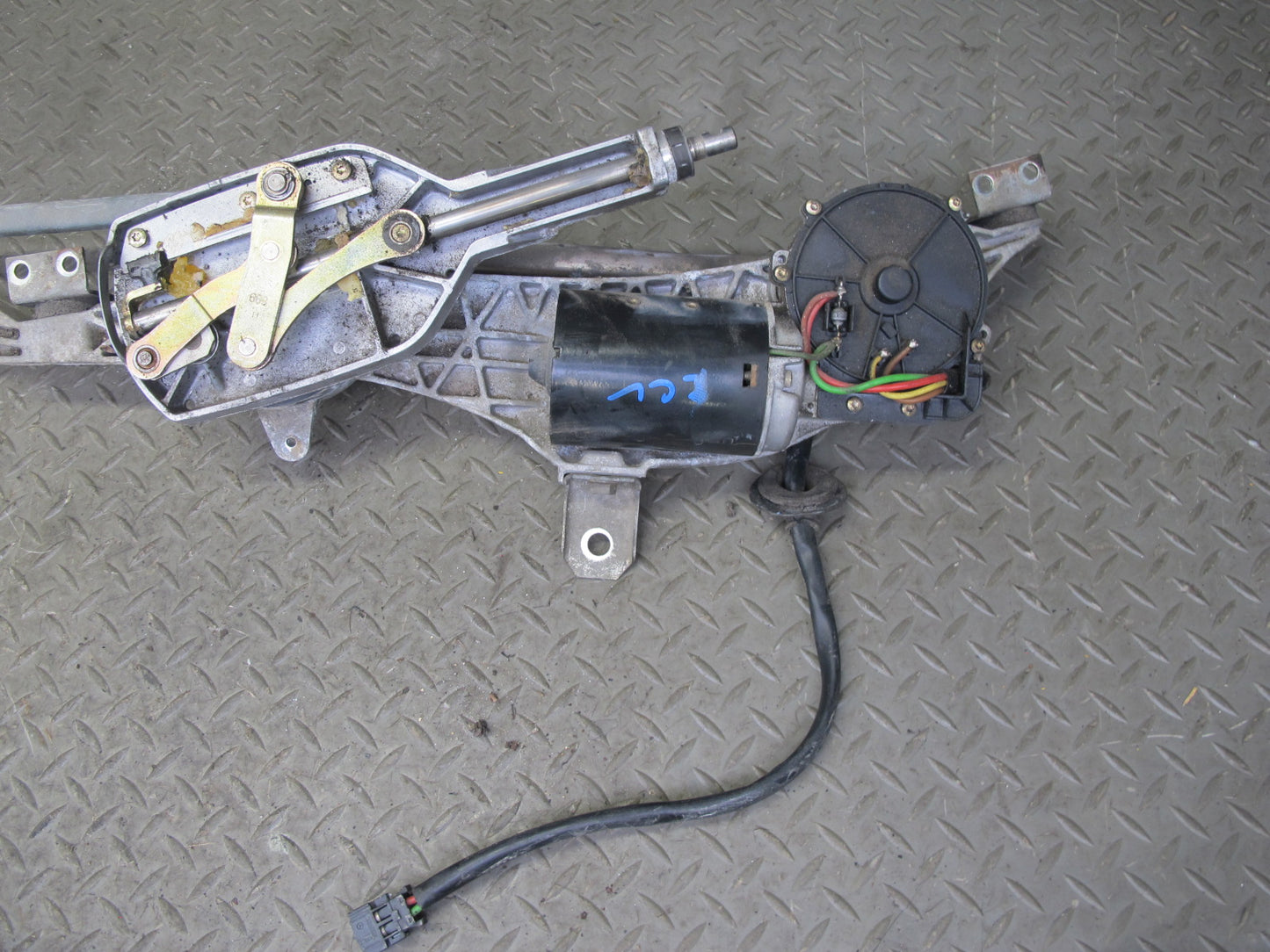 96-99 Mercedes W140 C140 CL Windshield Wiper Transmission Linkage w Motor OEM