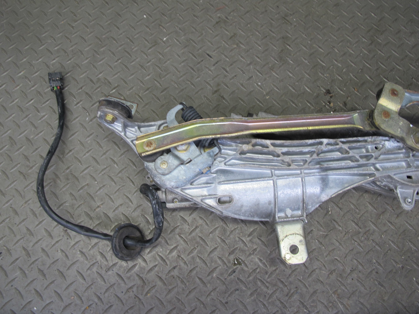 96-99 Mercedes W140 C140 CL Windshield Wiper Transmission Linkage w Motor OEM