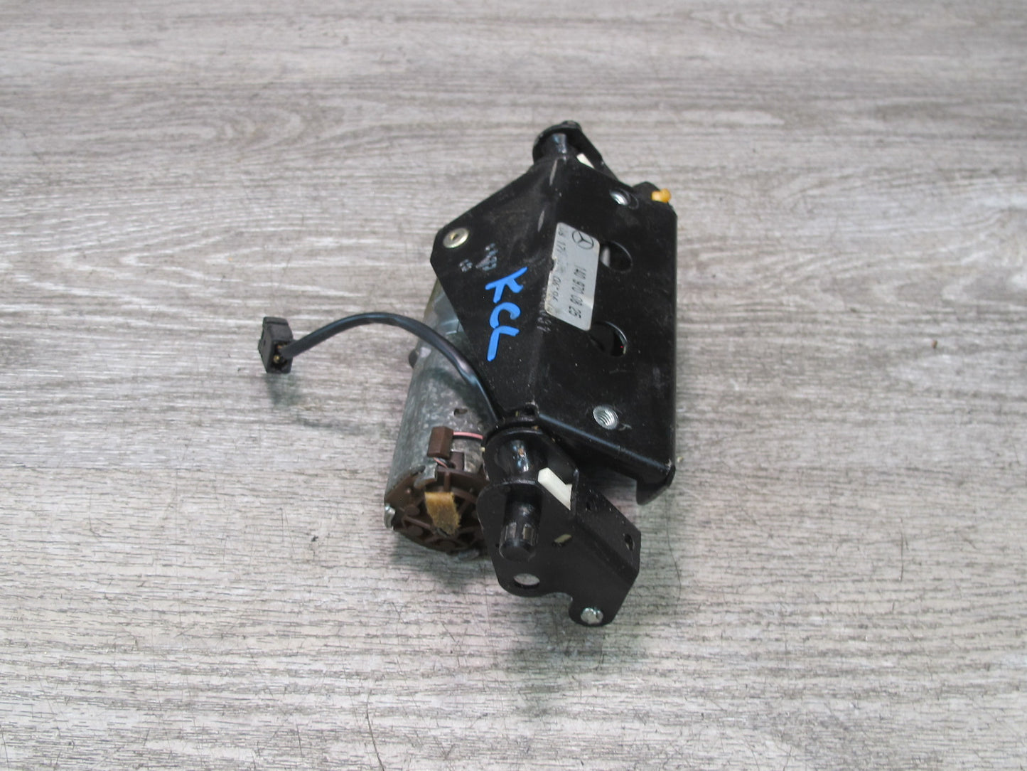 96-99 Mercedes W140 C140 Cl-class Coupe Rear Seat Headrest Motor 1409700825 OEM