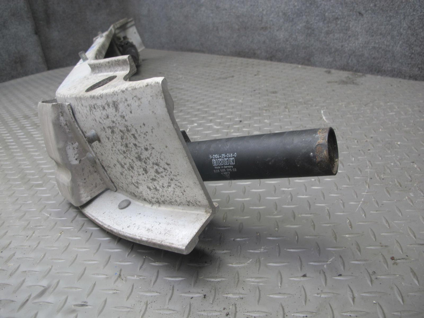 1983-1986 Porsche 928 S Rear Bumper Reinforcement Support Impact Bar W/ Shocks