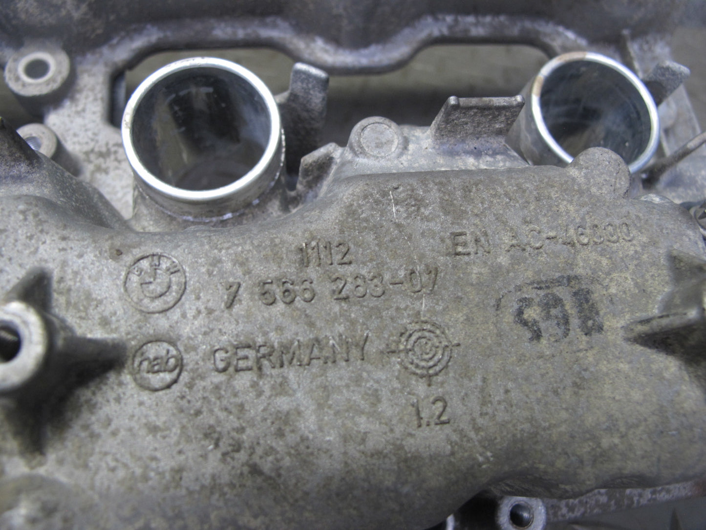2010-2014 BMW E71 X6M S63 Right Engine Cylinder Head Valve Cover