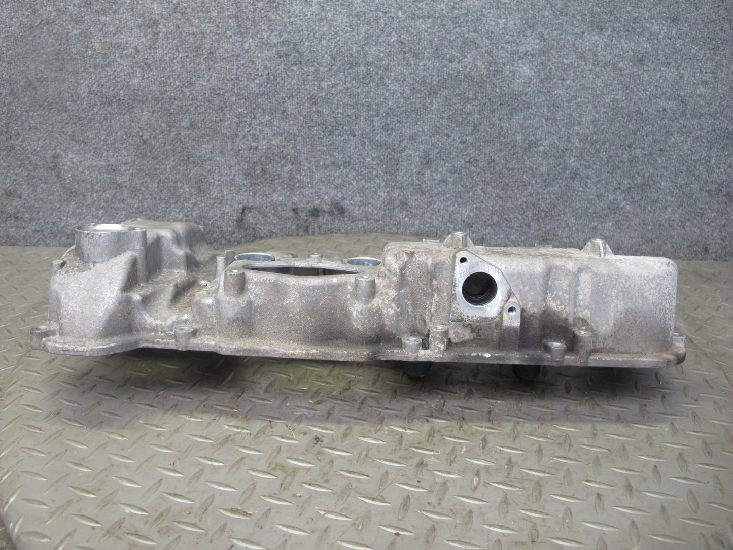 2010-2014 BMW E71 X6M S63 Right Engine Cylinder Head Valve Cover