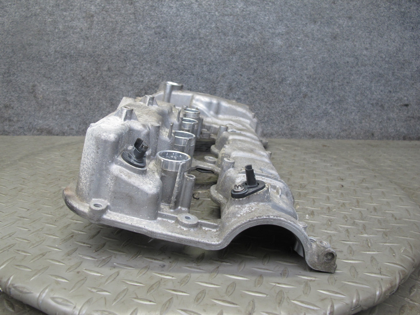 2010-2014 BMW E71 X6M S63 Right Engine Cylinder Head Valve Cover