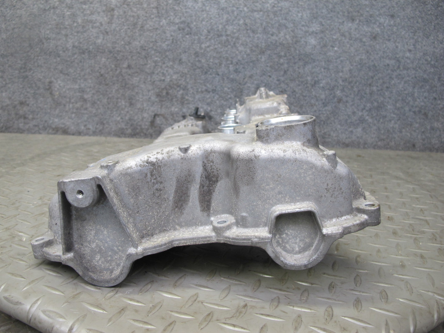 2010-2014 BMW E71 X6M S63 Right Engine Cylinder Head Valve Cover
