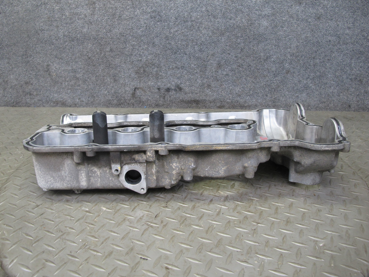 2010-2014 BMW E71 X6M S63 Right Engine Cylinder Head Valve Cover