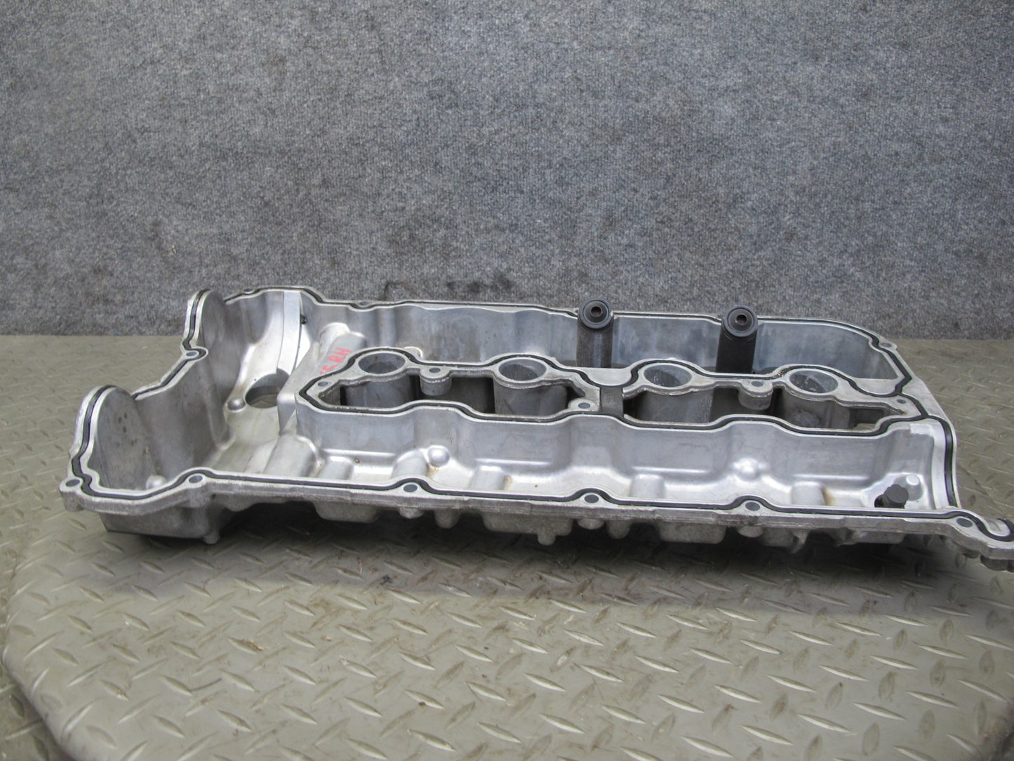 2010-2014 BMW E71 X6M S63 Right Engine Cylinder Head Valve Cover