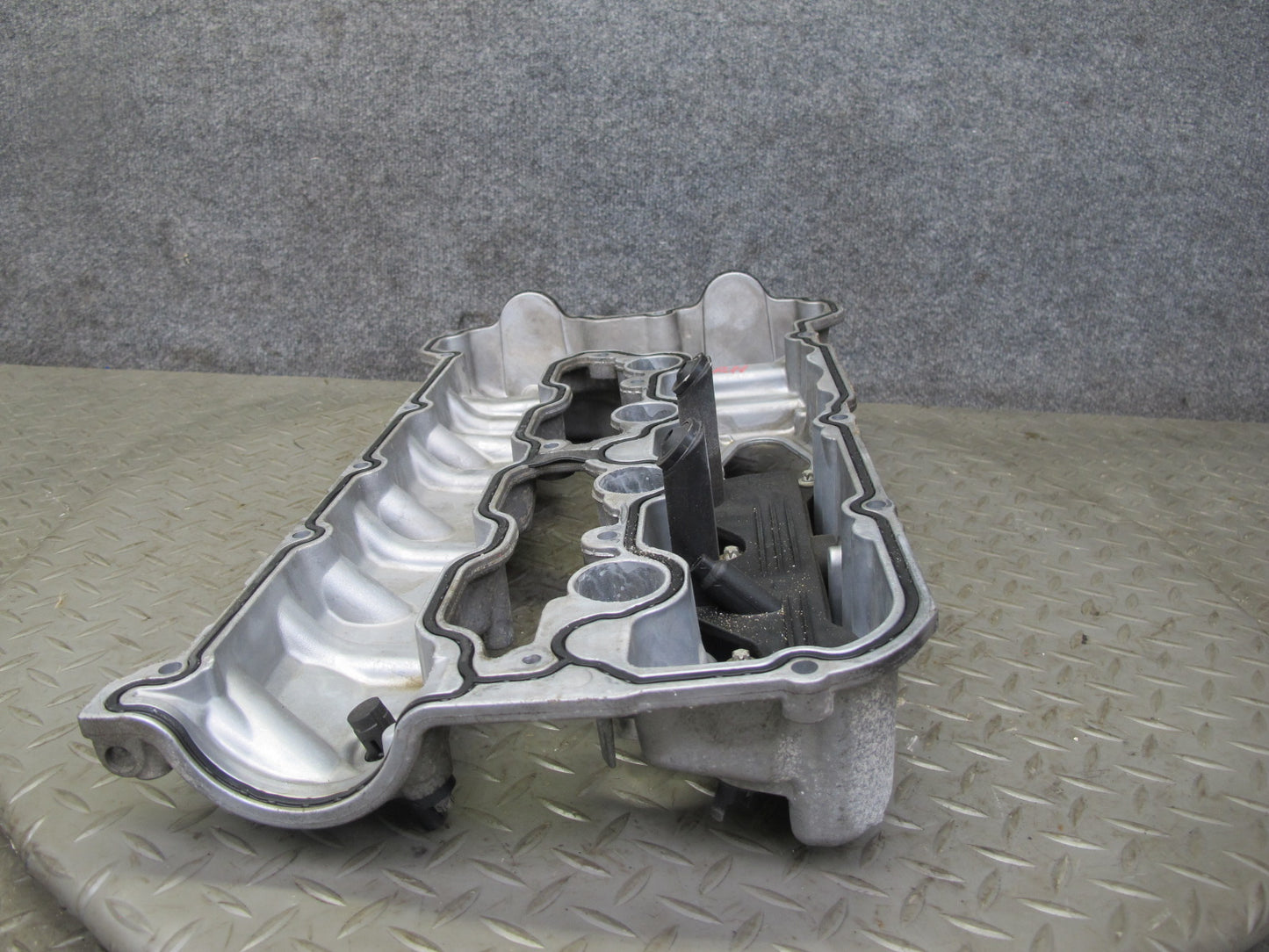 2010-2014 BMW E71 X6M S63 Right Engine Cylinder Head Valve Cover