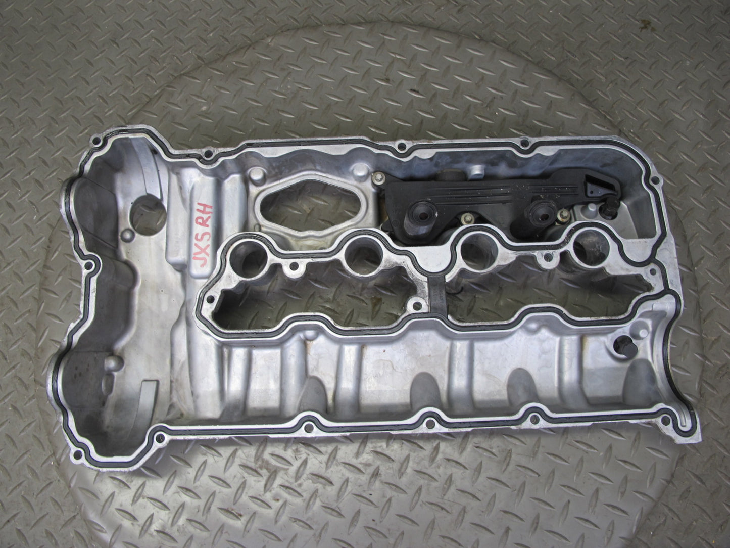 2010-2014 BMW E71 X6M S63 Right Engine Cylinder Head Valve Cover