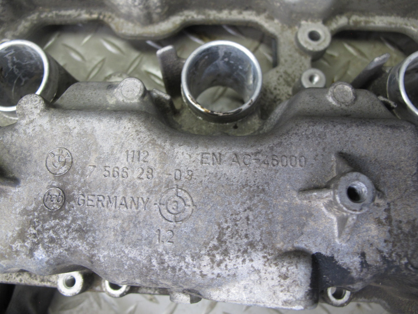 2010-2014 BMW E71 X6M S63 Left Engine Cylinder Head Valve Cover