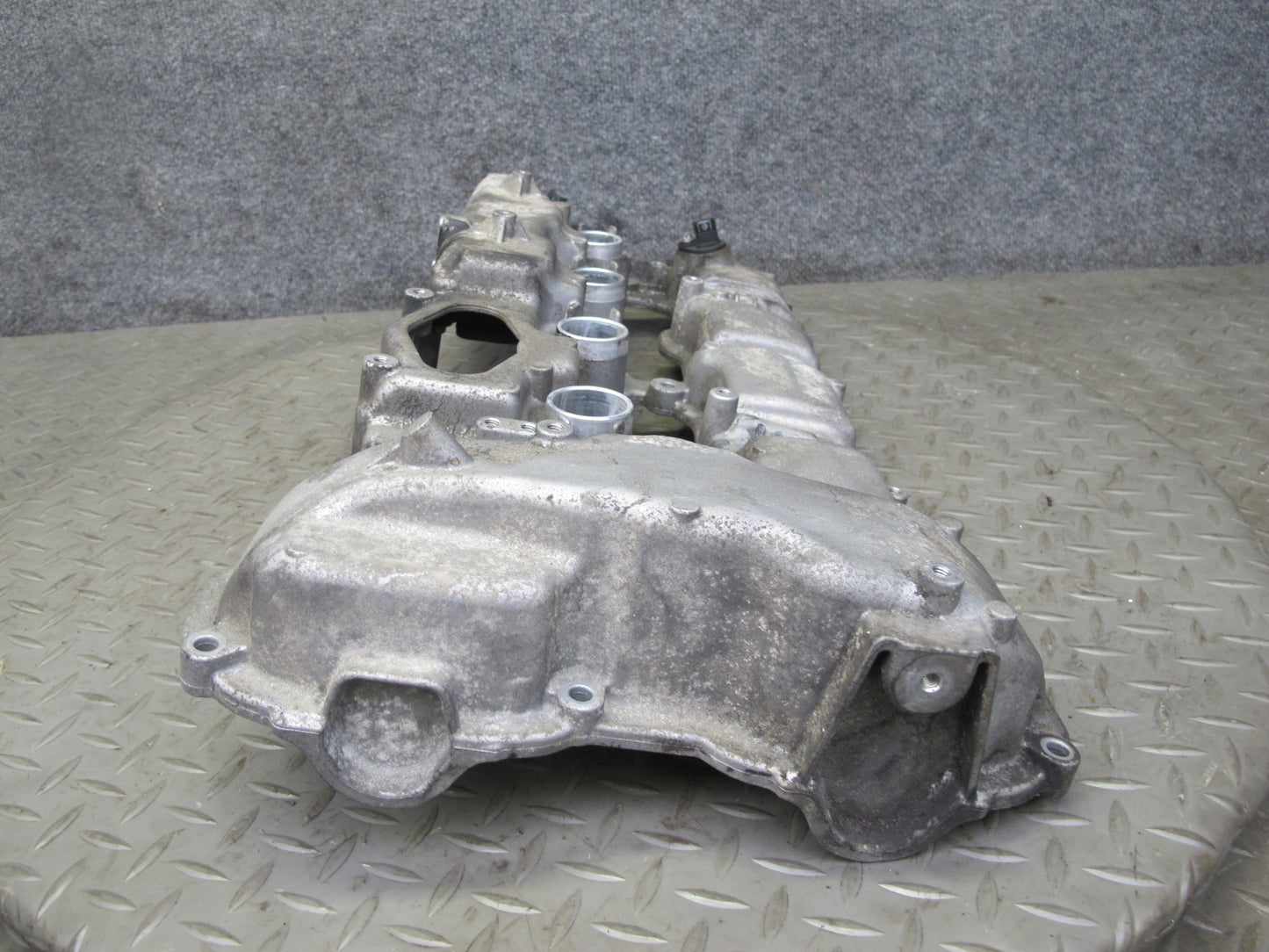 2010-2014 BMW E71 X6M S63 Left Engine Cylinder Head Valve Cover