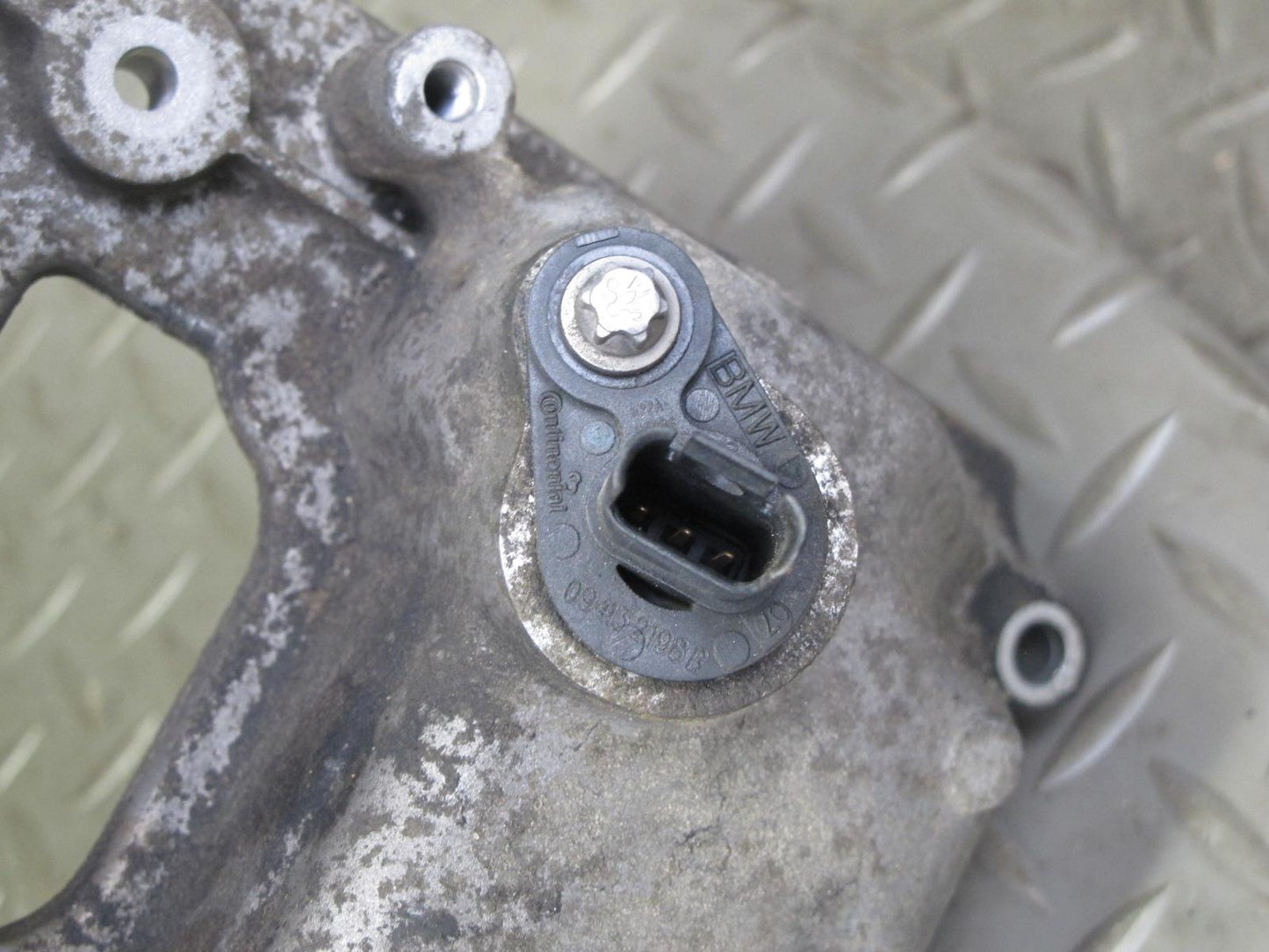 2010-2014 BMW E71 X6M S63 Left Engine Cylinder Head Valve Cover
