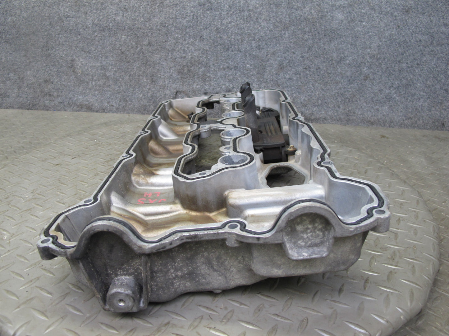 2010-2014 BMW E71 X6M S63 Left Engine Cylinder Head Valve Cover