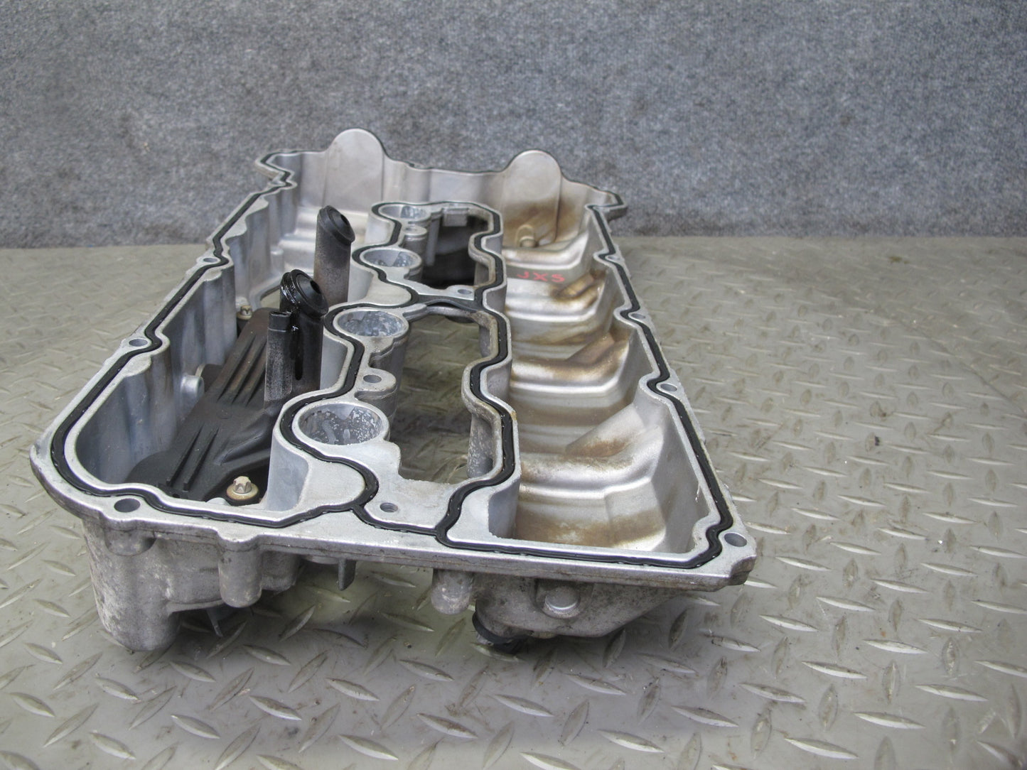 2010-2014 BMW E71 X6M S63 Left Engine Cylinder Head Valve Cover