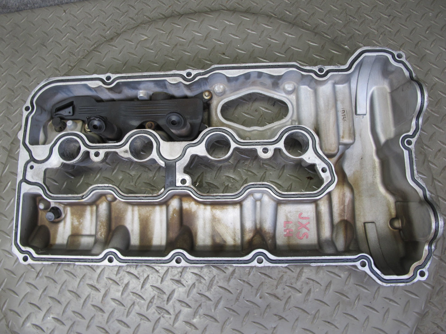 2010-2014 BMW E71 X6M S63 Left Engine Cylinder Head Valve Cover