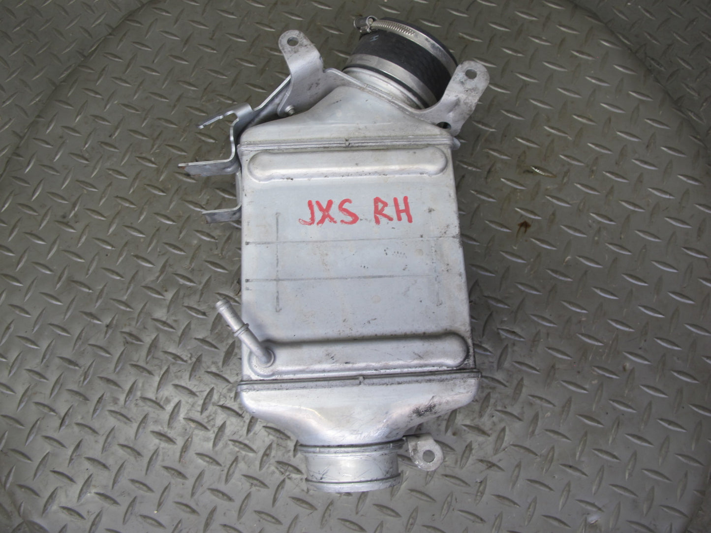 2010-2014 BMW E70 E71 X5M X6M 4.4L Right Intercooler Unit 7589469