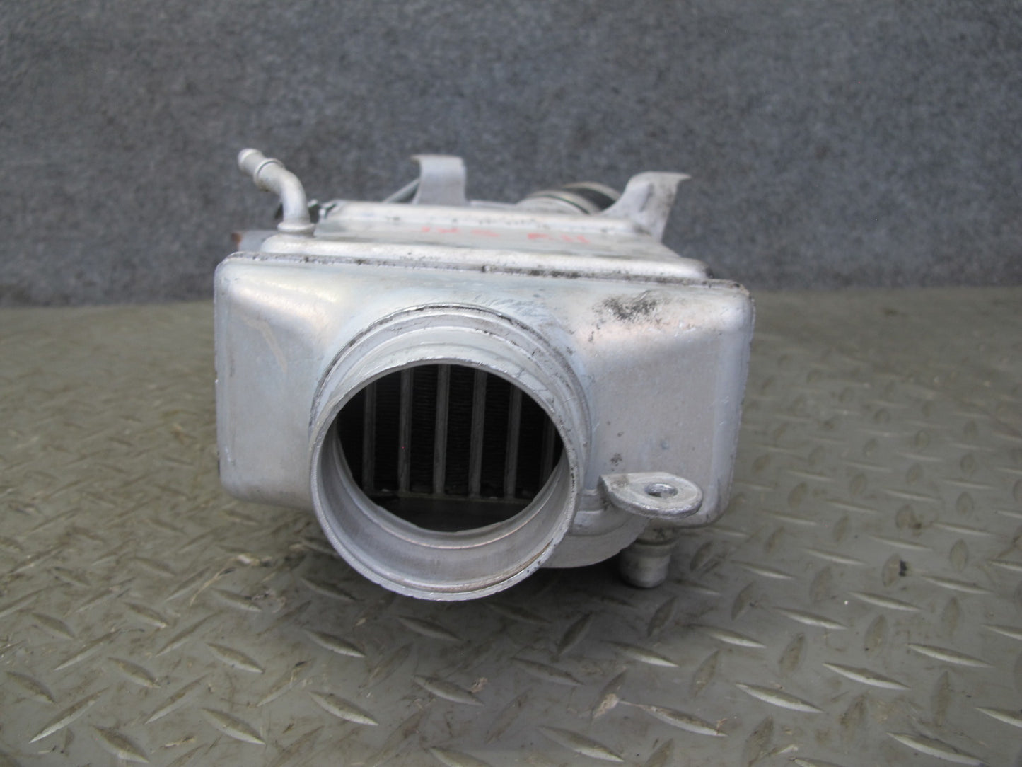 2010-2014 BMW E70 E71 X5M X6M 4.4L Right Intercooler Unit 7589469