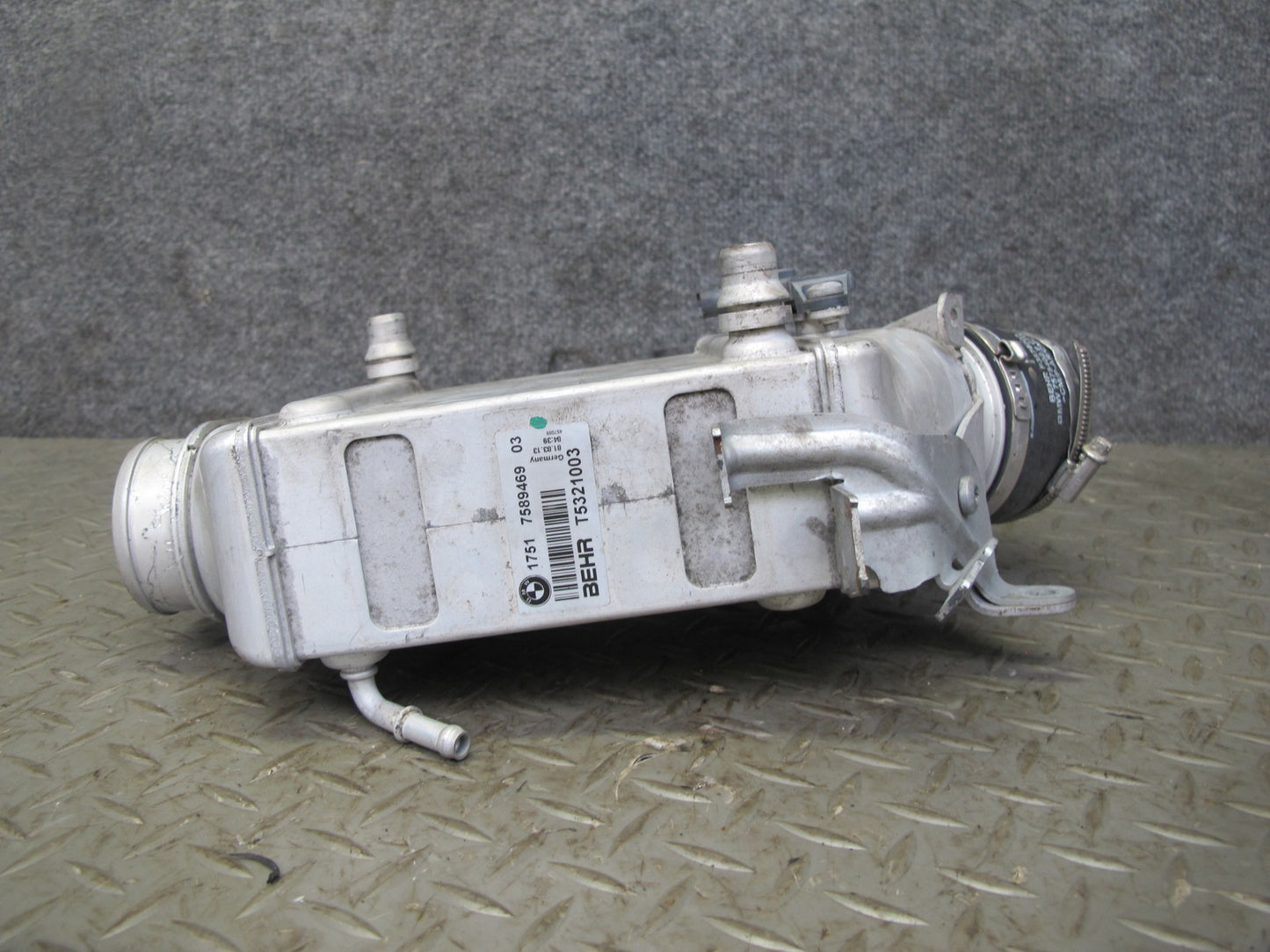 2010-2014 BMW E70 E71 X5M X6M 4.4L Right Intercooler Unit 7589469
