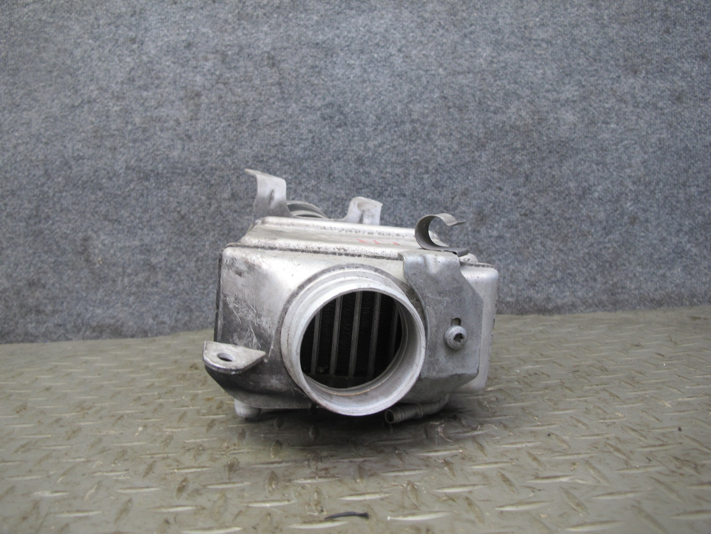 2010-2014 BMW E70 E71 X5M X6M 4.4L Left Intercooler Unit 7589468