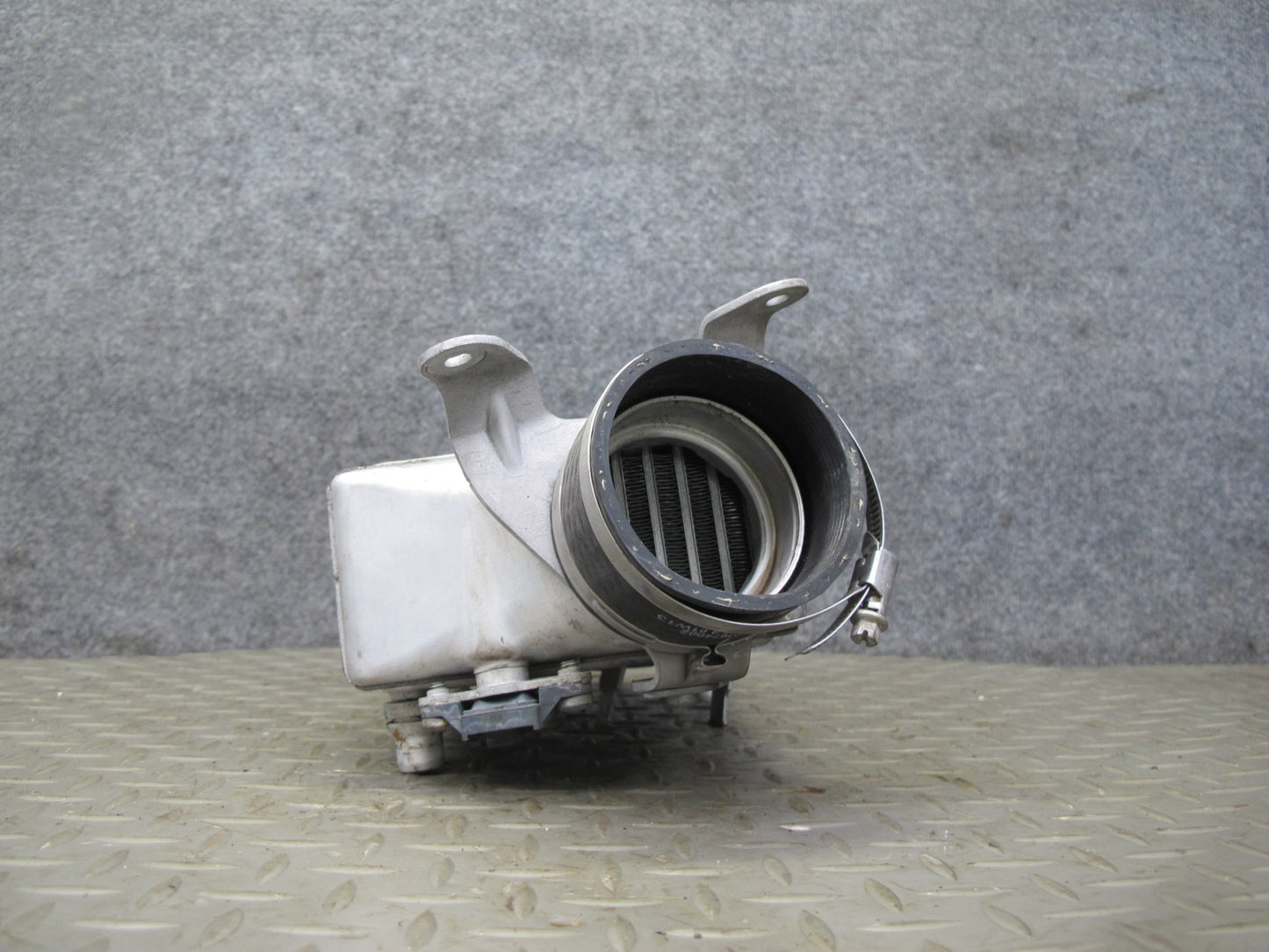 2010-2014 BMW E70 E71 X5M X6M 4.4L Left Intercooler Unit 7589468