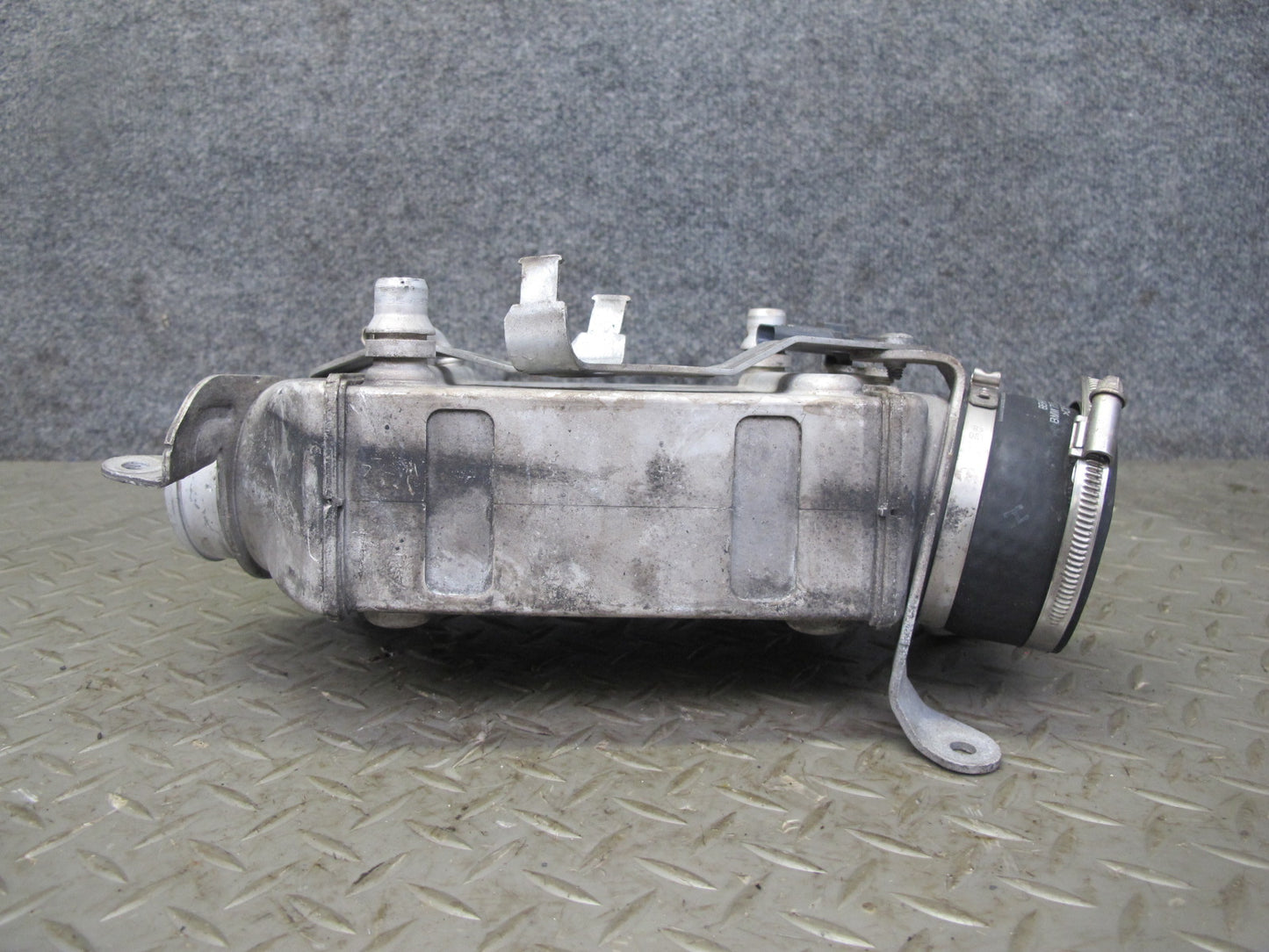 2010-2014 BMW E70 E71 X5M X6M 4.4L Left Intercooler Unit 7589468
