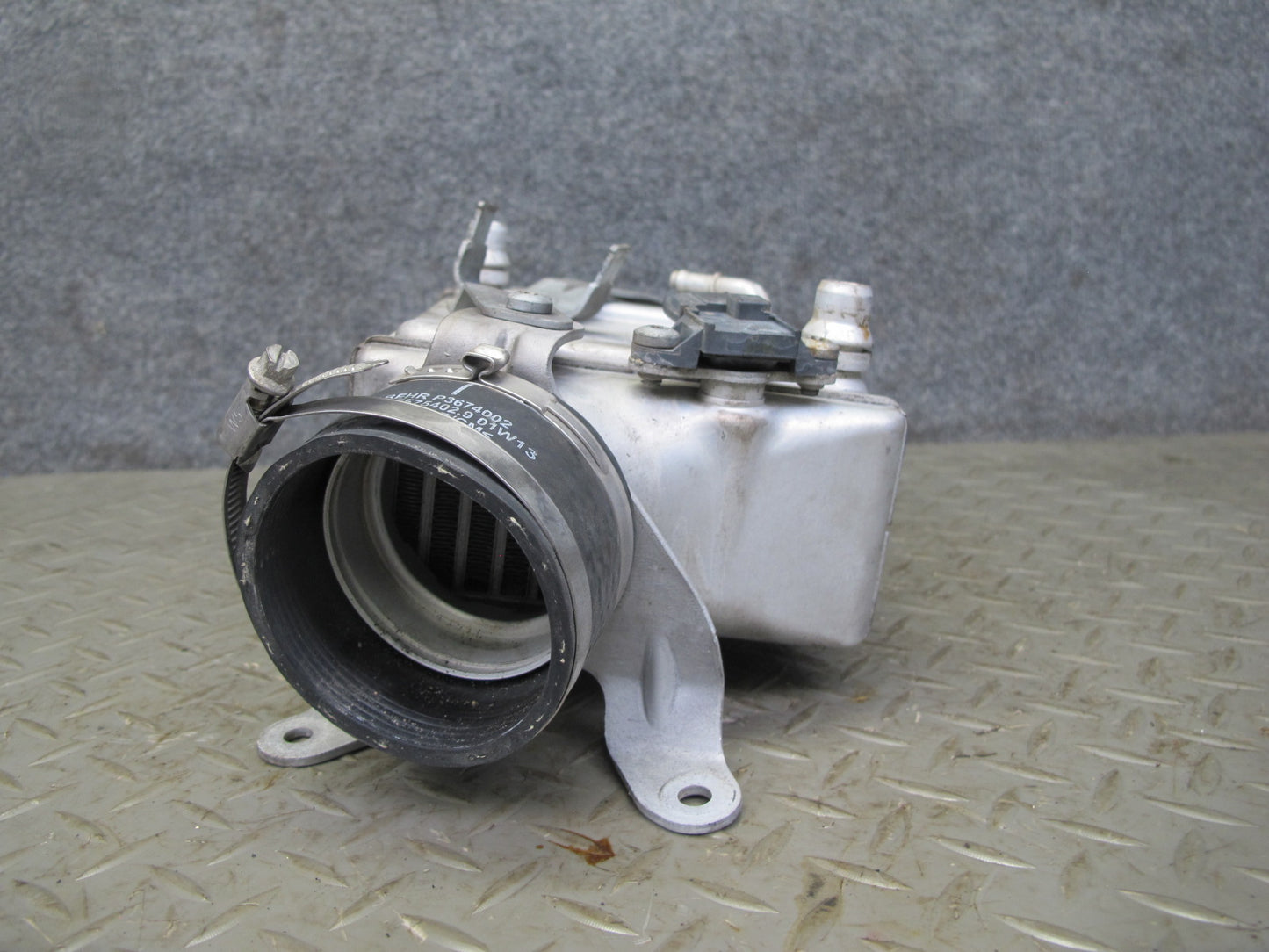 2010-2014 BMW E70 E71 X5M X6M 4.4L Left Intercooler Unit 7589468