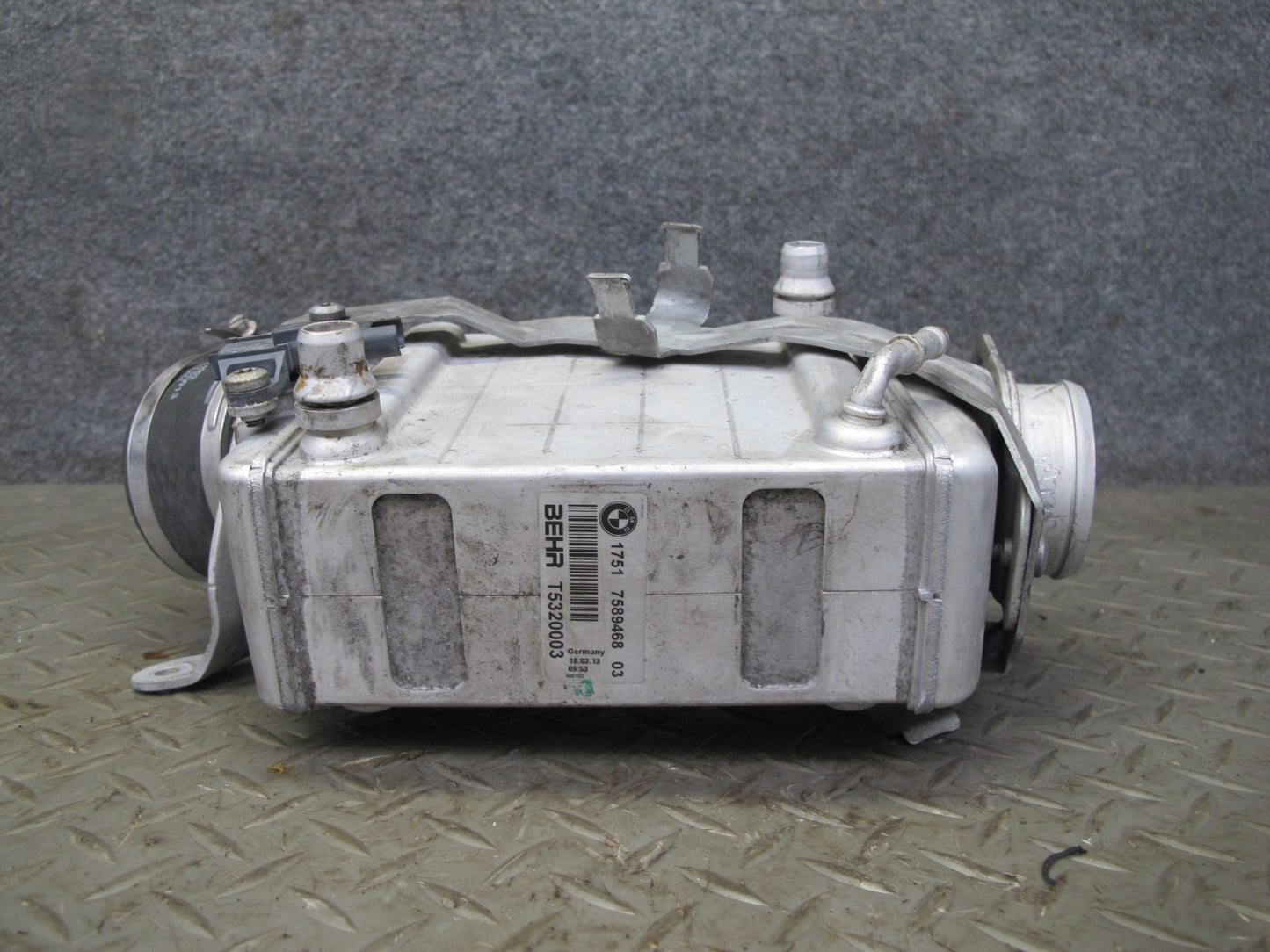 2010-2014 BMW E70 E71 X5M X6M 4.4L Left Intercooler Unit 7589468