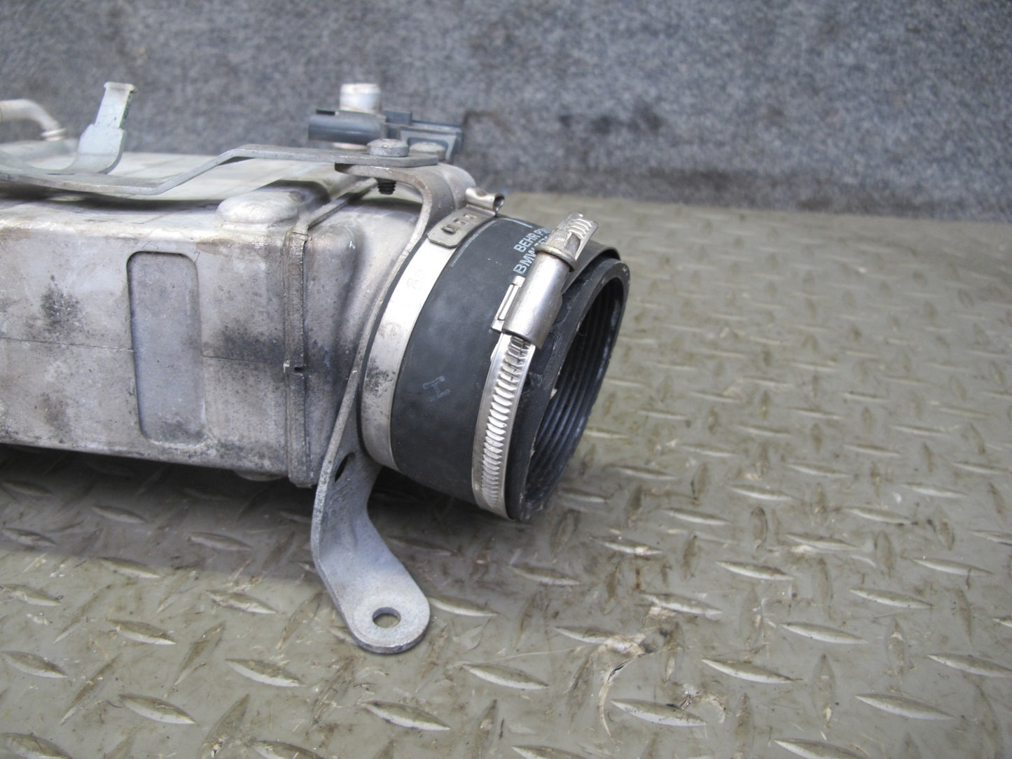 2010-2014 BMW E70 E71 X5M X6M 4.4L Left Intercooler Unit 7589468