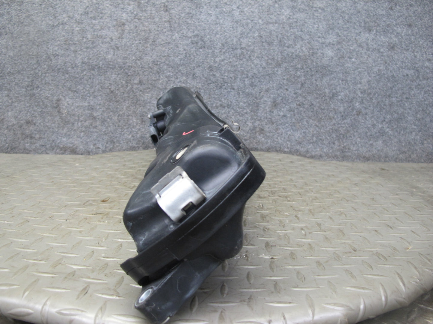 2010-2014 BMW E71 X6M S63 Engine Air Intake Manifold 7589408