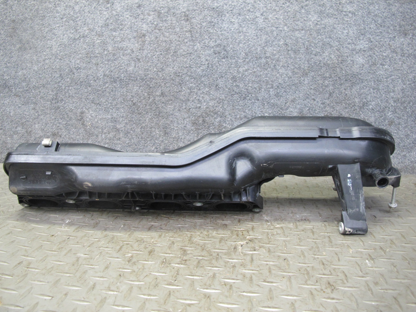 2010-2014 BMW E71 X6M S63 Engine Air Intake Manifold 7589408