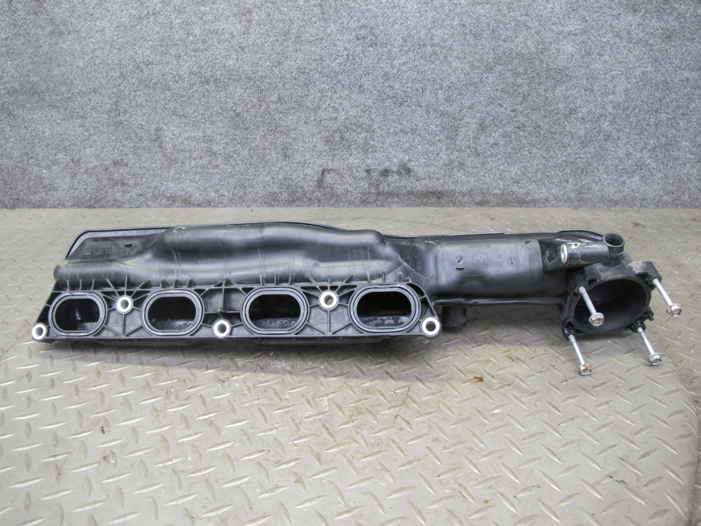 2010-2014 BMW E71 X6M S63 Engine Air Intake Manifold 7589408