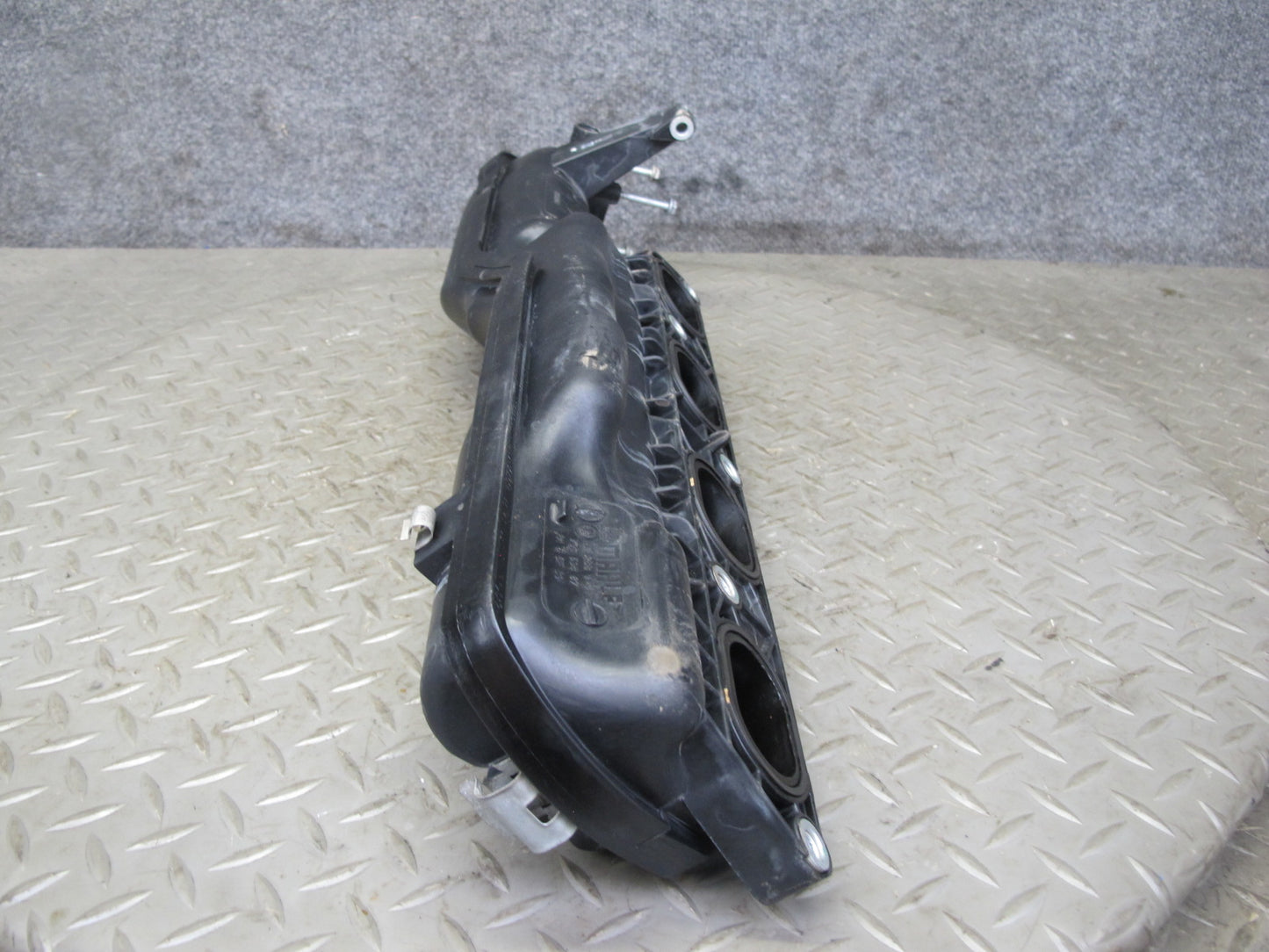 2010-2014 BMW E71 X6M S63 Engine Air Intake Manifold 7589408