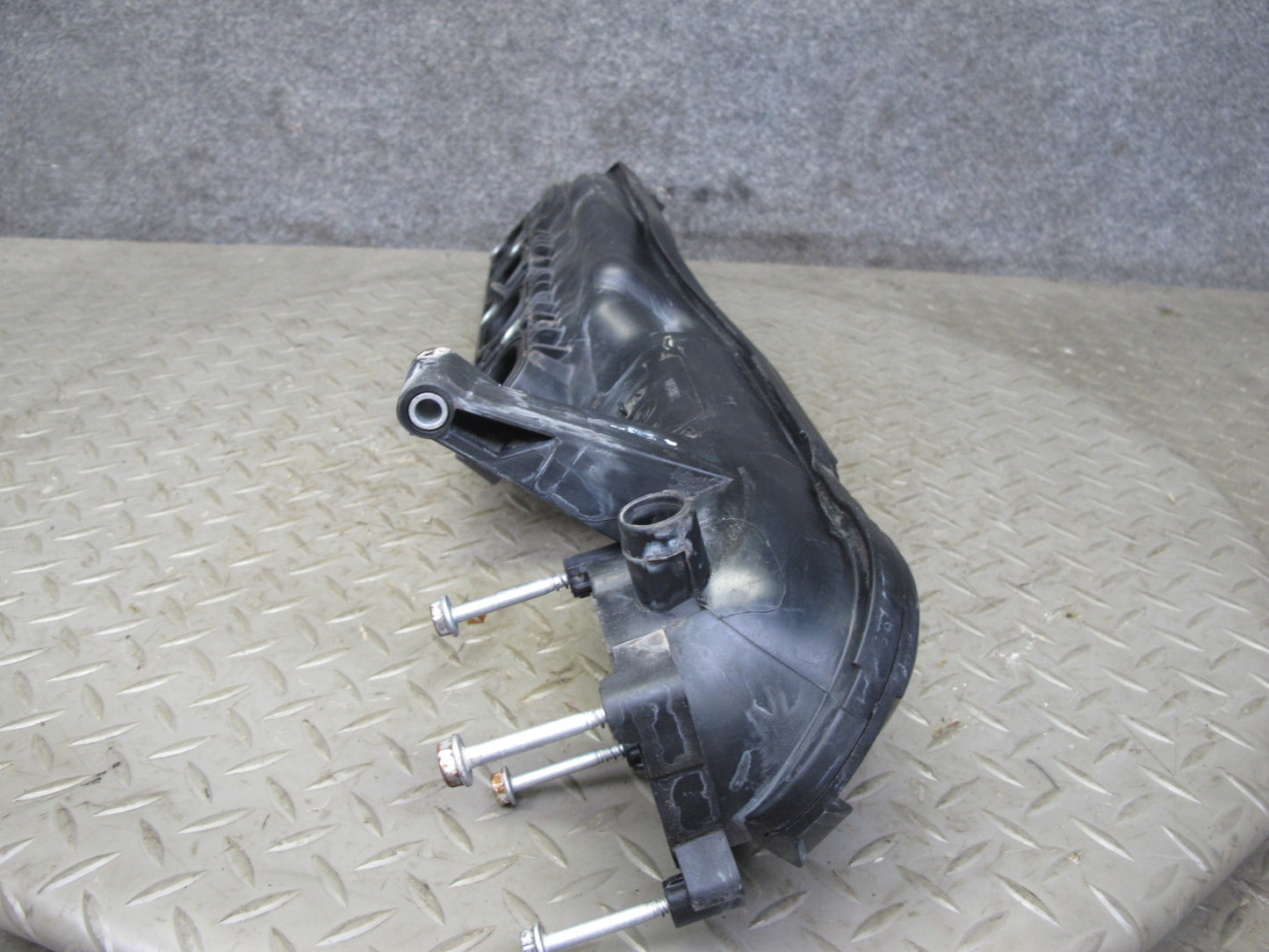 2010-2014 BMW E71 X6M S63 Engine Air Intake Manifold 7589408