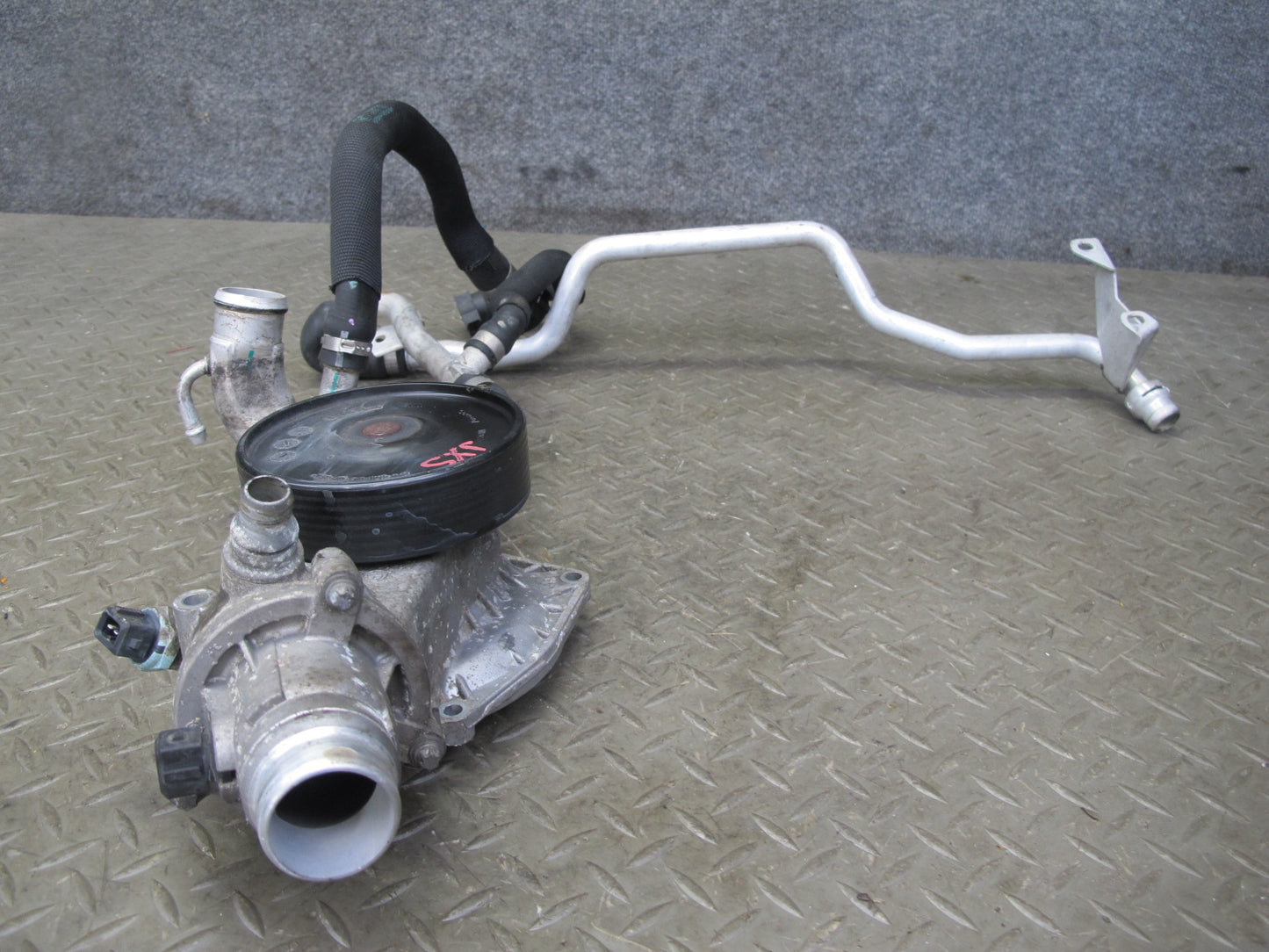 2010-2014 BMW E71 X6M X5M Engine Thermostat Housing Water Pump Pulley w Hoses